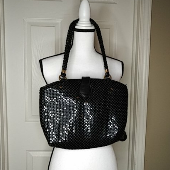 Unknown Handbags - Vintage Metal Mesh Design Black Shoulder Purse